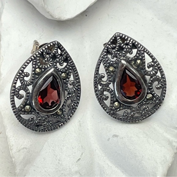VINTAGE Sterling Silver Open Scroll Work Surrounding Red Gem Earrings - Picture 3 of 11